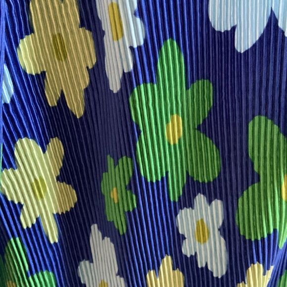 Target Blue and Green Floral Blouse - Picture 7 of 7